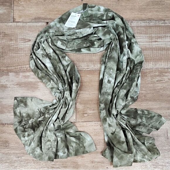 New! Lululemon Customizable Snap Scarf Diamond Dye Sage Green Olive - Picture 3 of 7